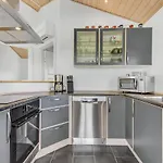 Semesterbostad Three-bedroom With A Hot Tub 01