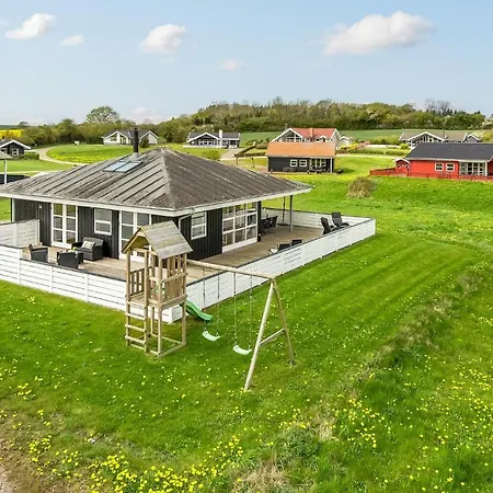 Semesterbostad Three-bedroom With A Hot Tub 01 *