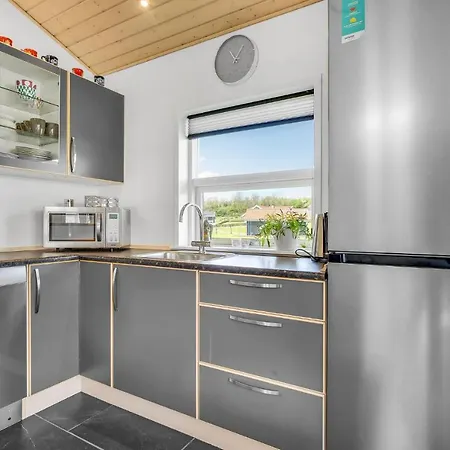 Three-bedroom With A Hot Tub 01 Semesterbostad