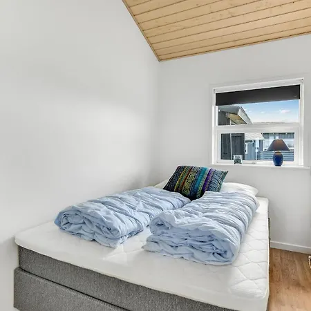 Three-bedroom With A Hot Tub 01 Semesterbostad