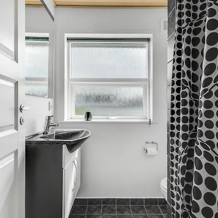 Three-bedroom With A Hot Tub 01 Nordborg